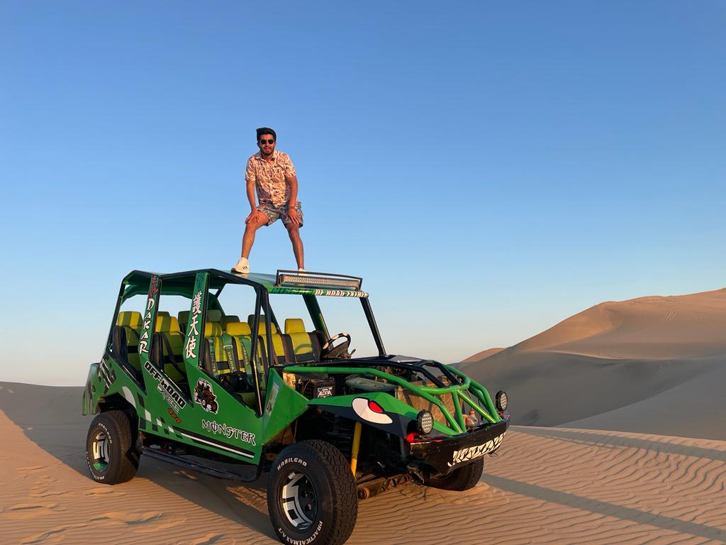 Jhimy Sante Portilla posing on a buggy in Huacachina desert.